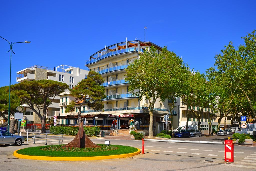 Sunbeach Apartments Ліньяно-Сабб'ядоро Екстер'єр фото